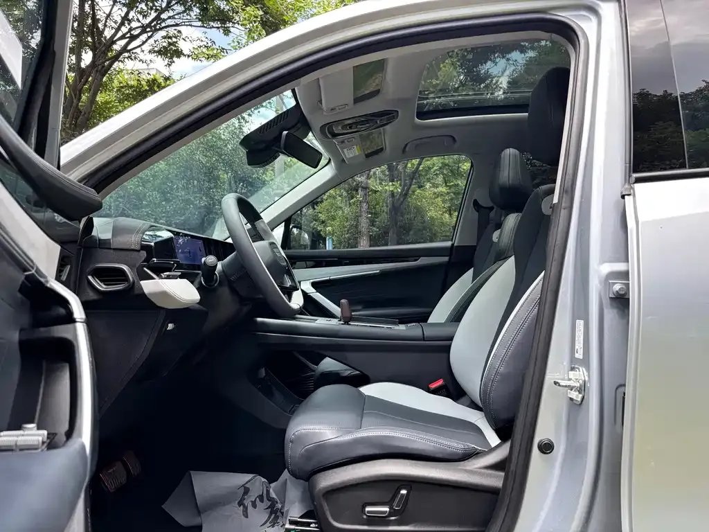 Geely Boyue L 2024 из CN, фото 2