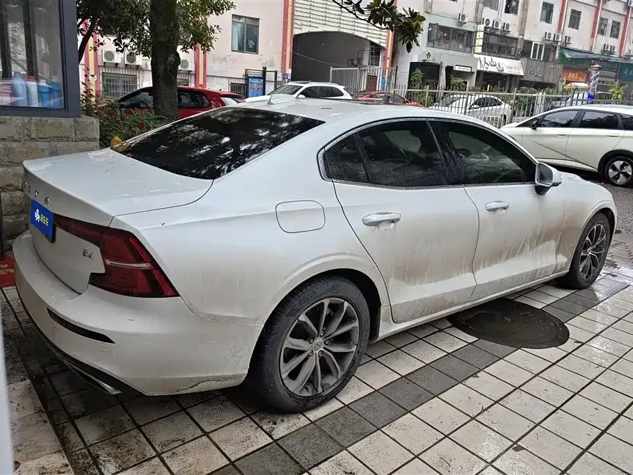 Volvo S60 — фото 10
