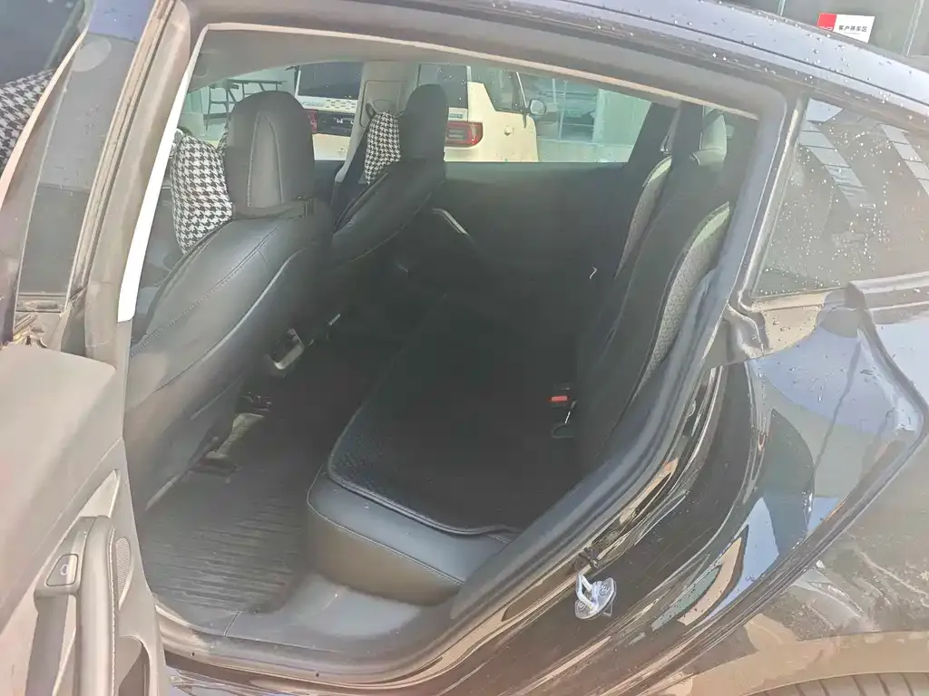 Tesla Model 3 — фото 4