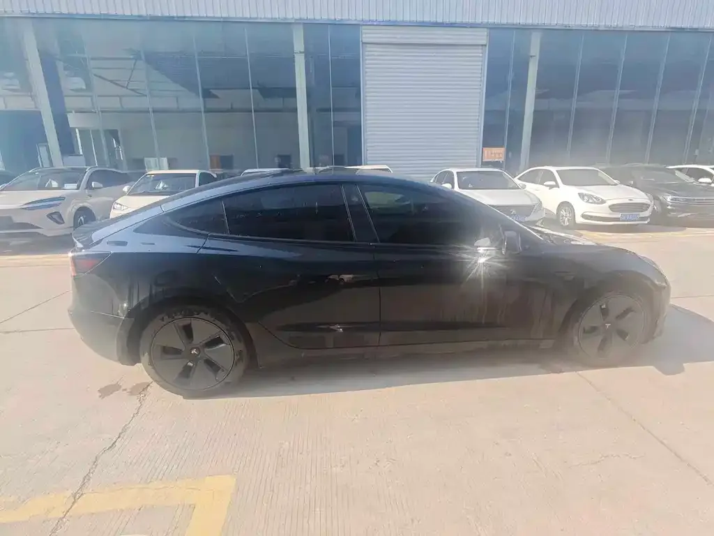Tesla Model 3 — фото 10