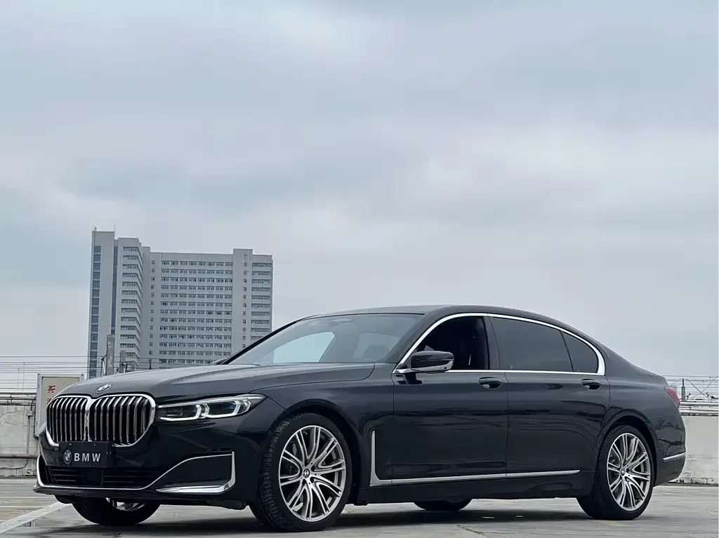 BMW 7 Series — фото 1