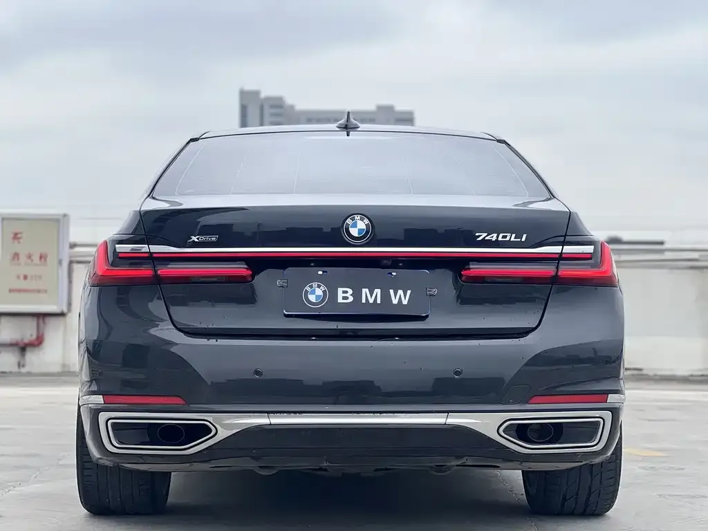 BMW 7 Series — фото 2