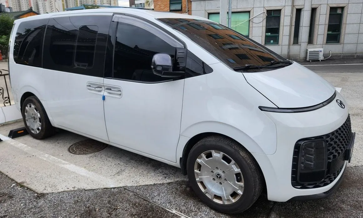 Hyundai Staria — фото 1