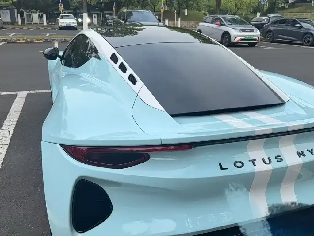 Lotus Emira — фото 2