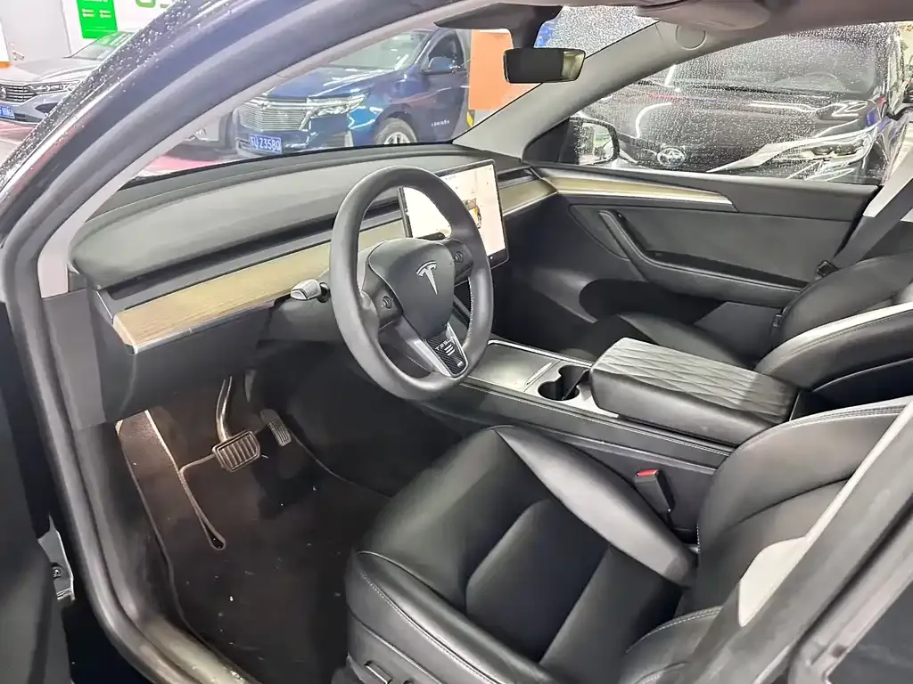 Tesla Model Y — фото 2