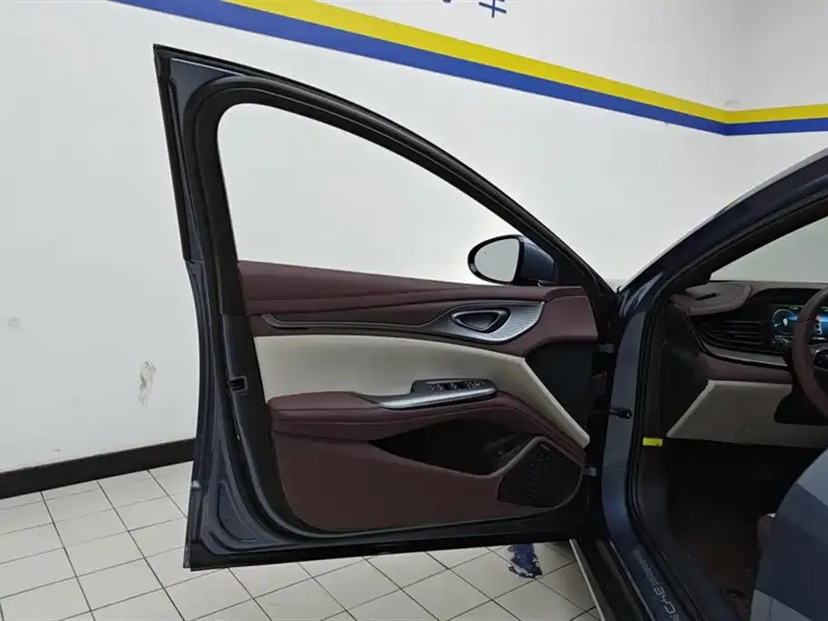 BYD Seal — фото 3