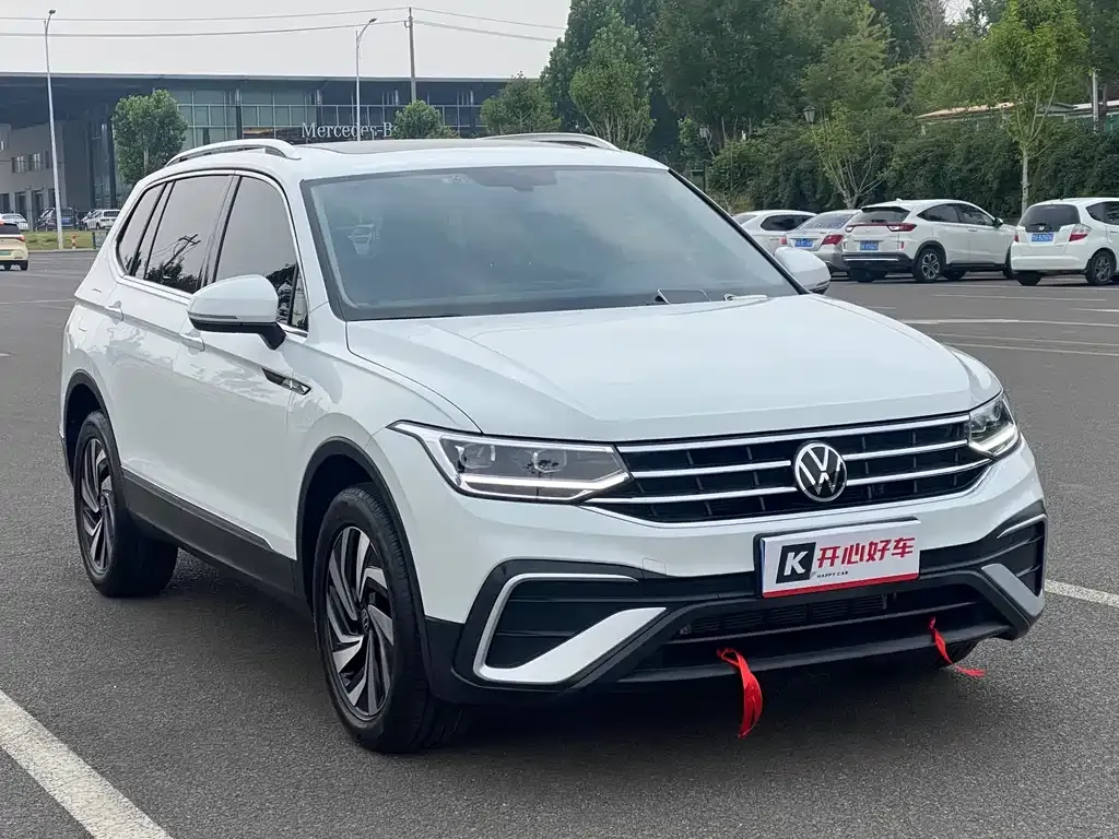 Volkswagen Tiguan L — фото 8