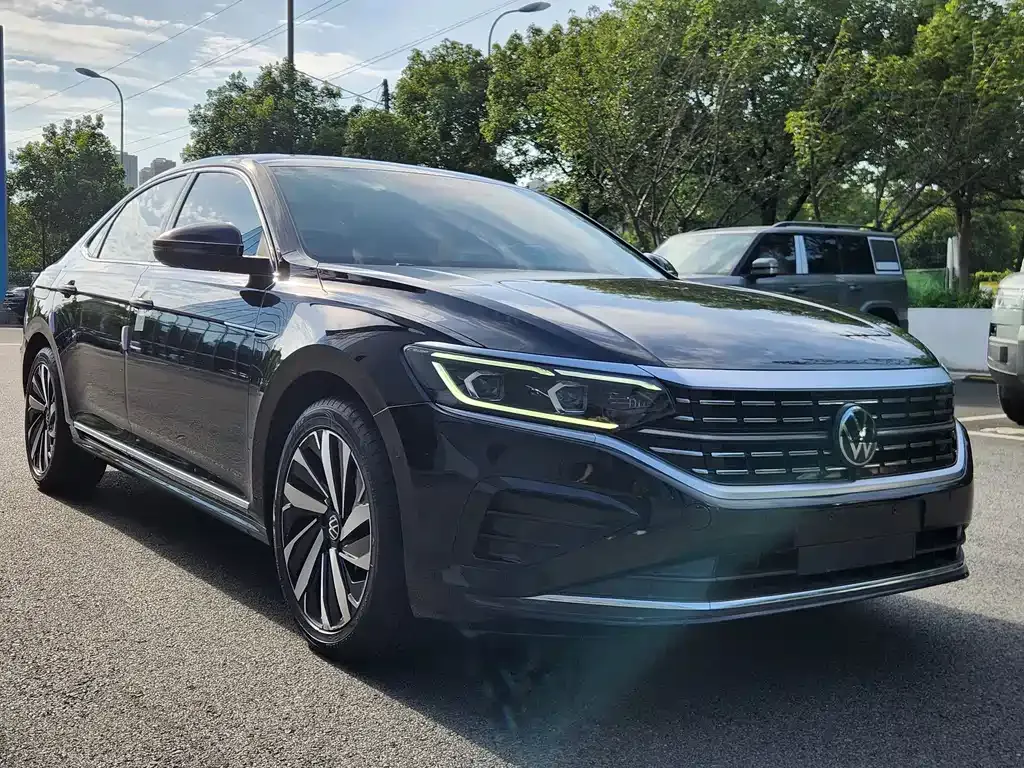 Volkswagen Passat — фото 1