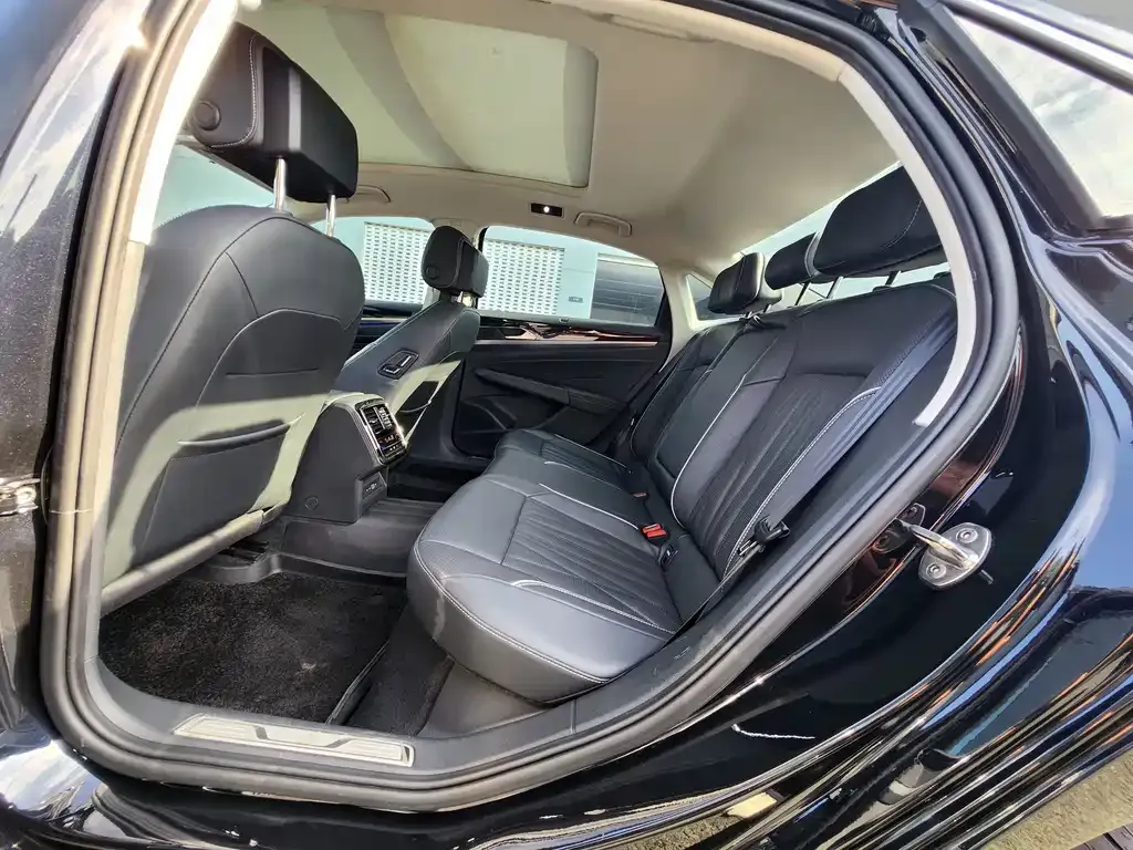 Volkswagen Passat — фото 10