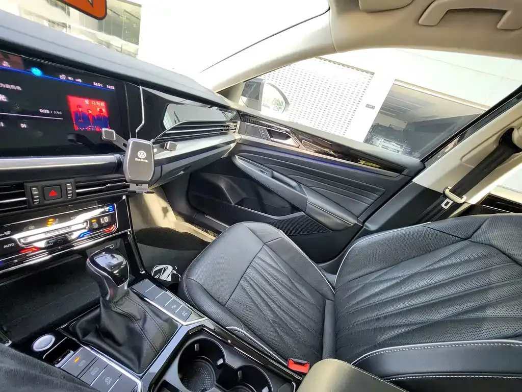 Volkswagen Passat — фото 8