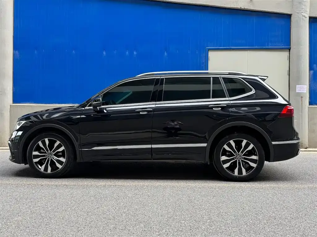 Volkswagen Tiguan L — фото 6