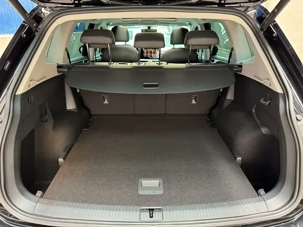 Volkswagen Tiguan L — фото 5