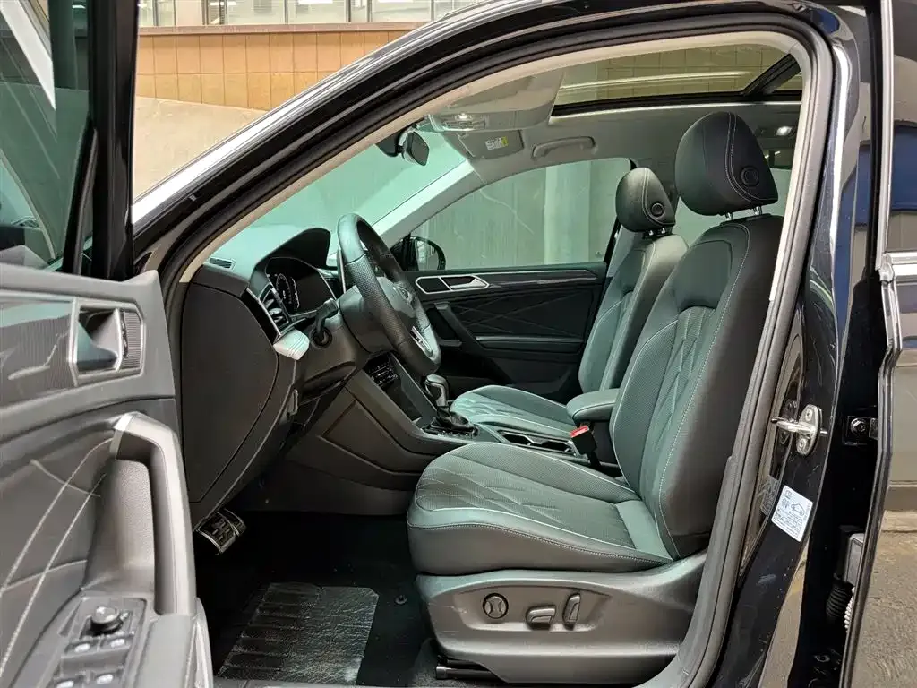 Volkswagen Tiguan L — фото 8
