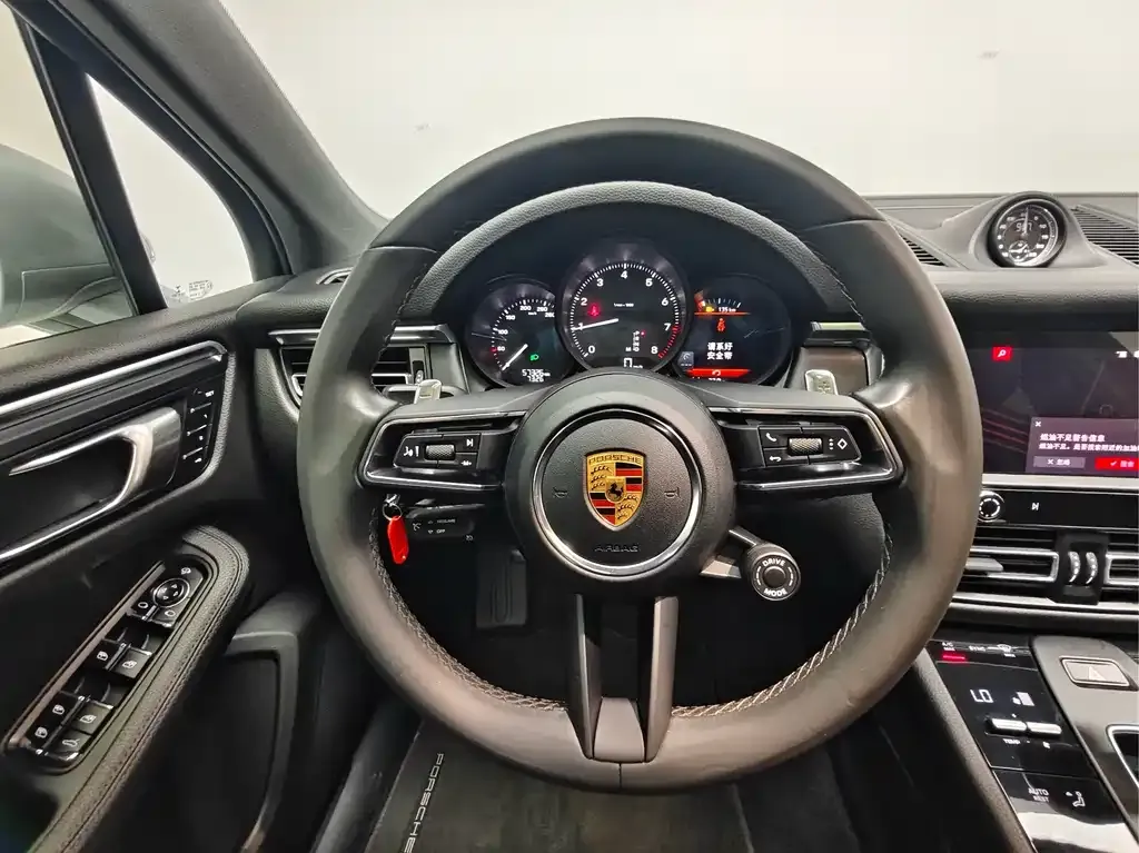 Porsche Macan — фото 10