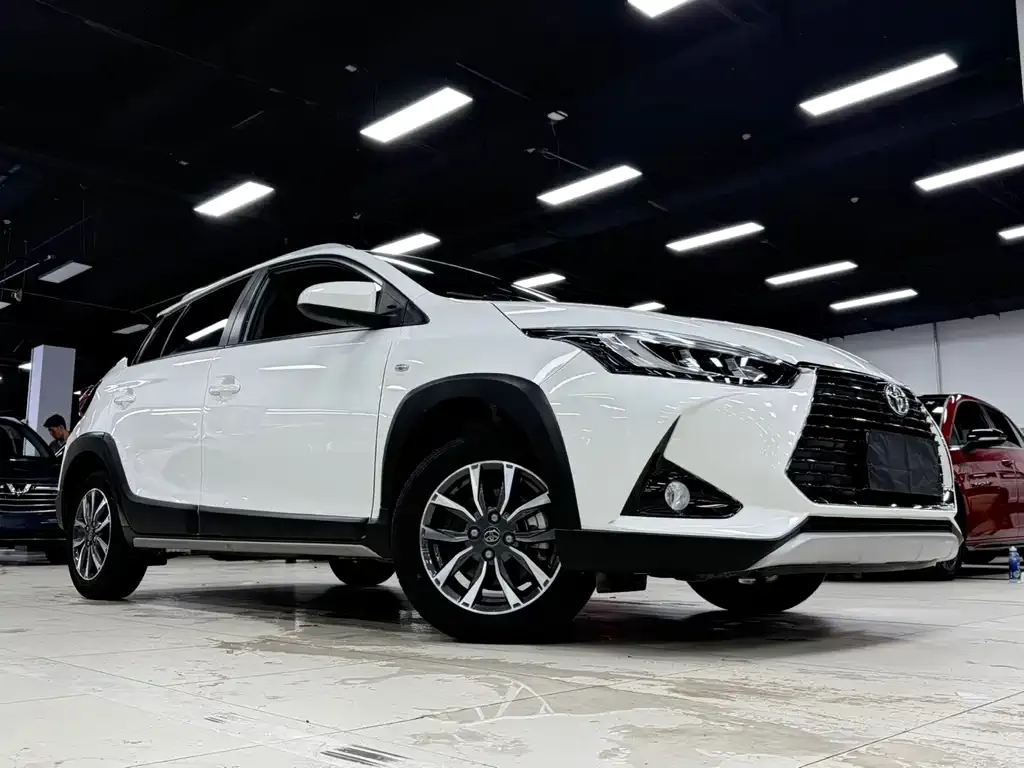 Toyota Yaris L — фото 4
