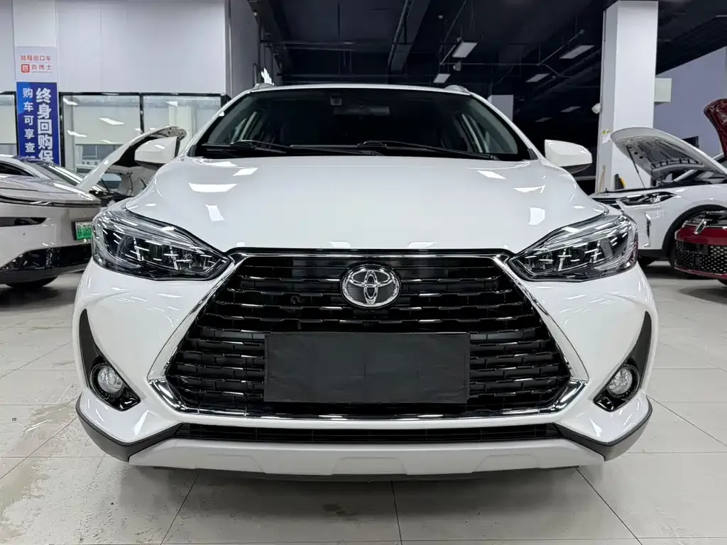 Toyota Yaris L — фото 7