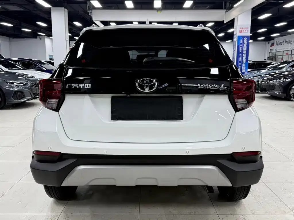 Toyota Yaris L — фото 3