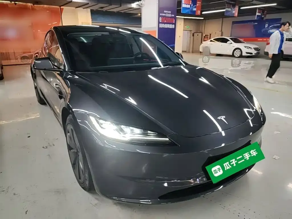 Tesla Model 3 — фото 10