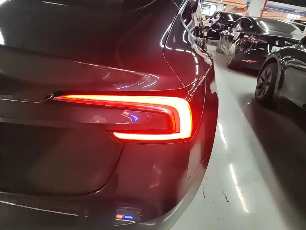 Tesla Model 3 — фото 3