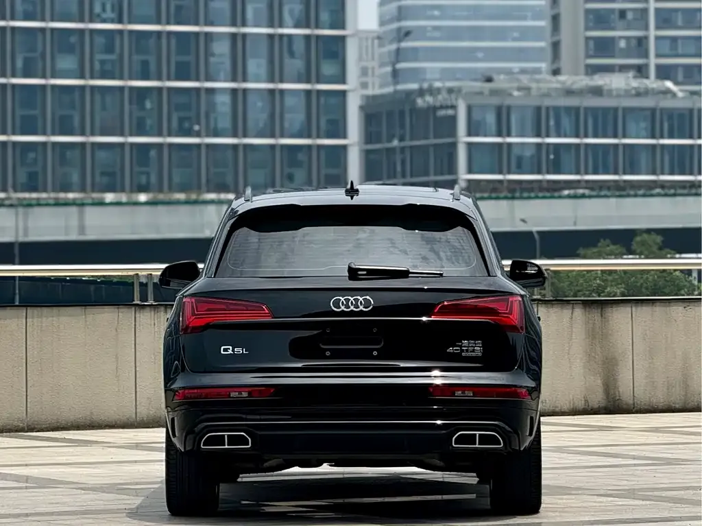 Audi Q5L — фото 6