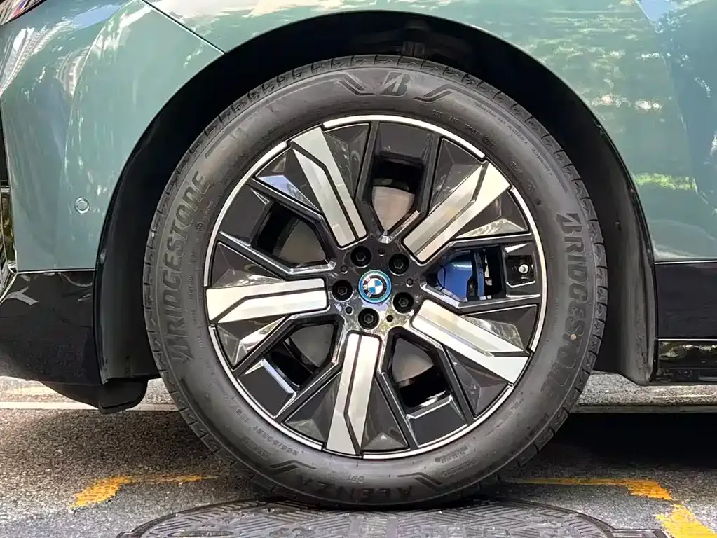 BMW iX — фото 2