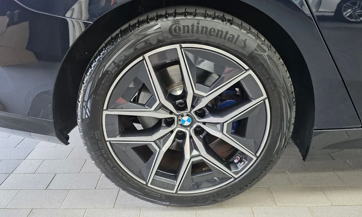BMW 5-Series — фото 9