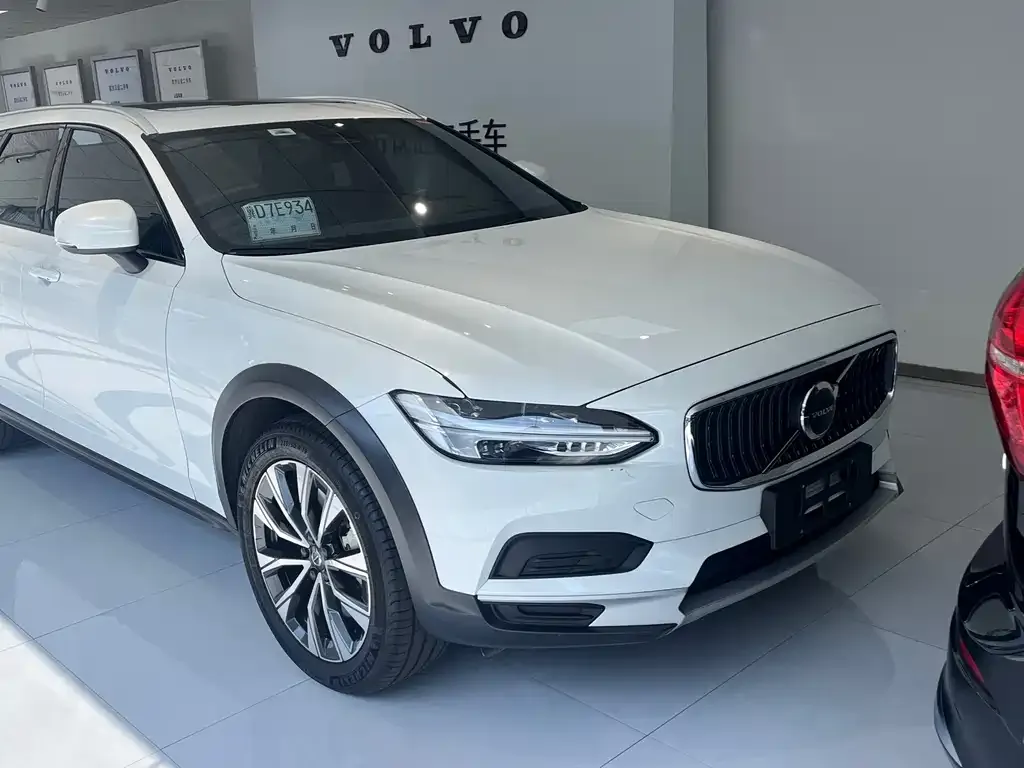 Volvo V90 — фото 1