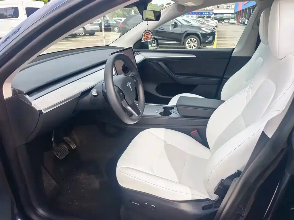 Tesla Model Y — фото 3