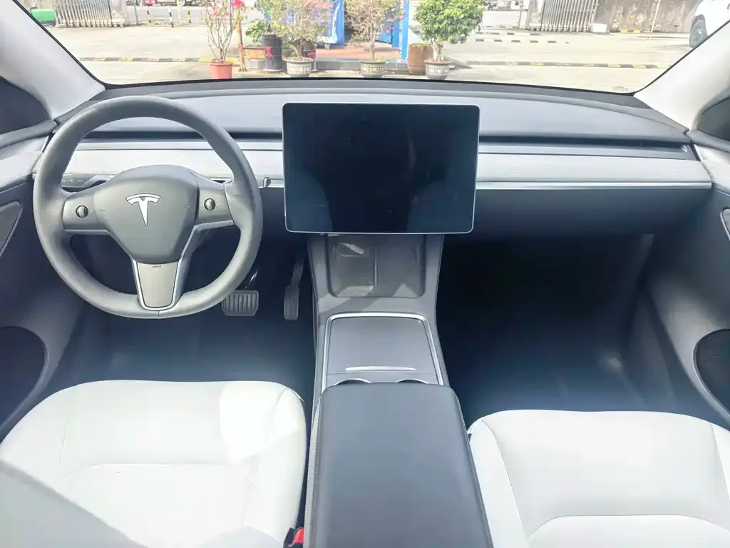 Tesla Model Y — фото 4