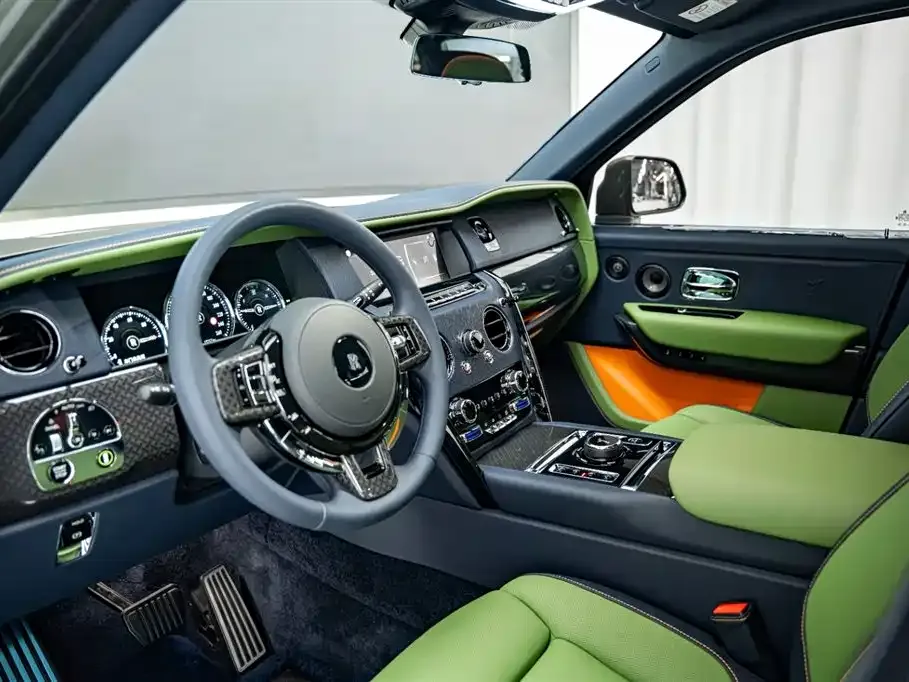 Rolls-Royce Cullinan — фото 10
