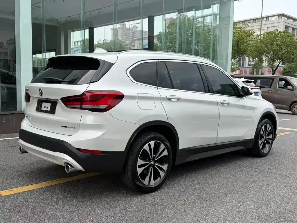 BMW X1 — фото 5