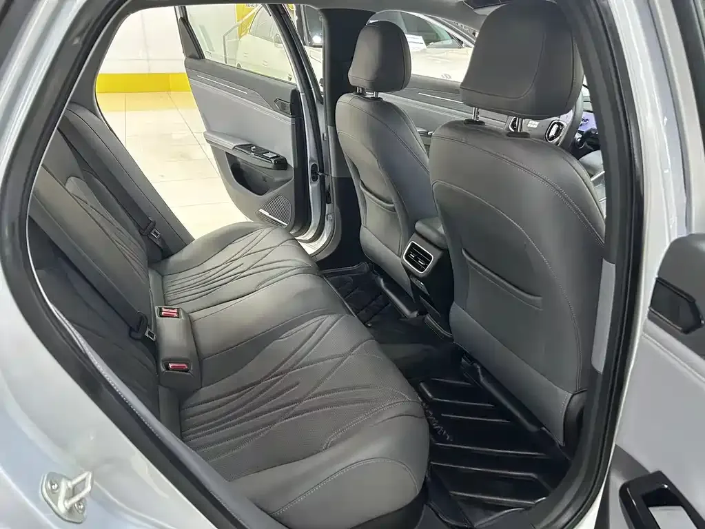 Geely Galaxy L6 — фото 4