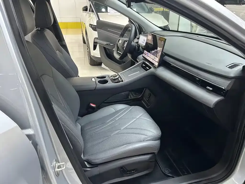 Geely Galaxy L6 — фото 10