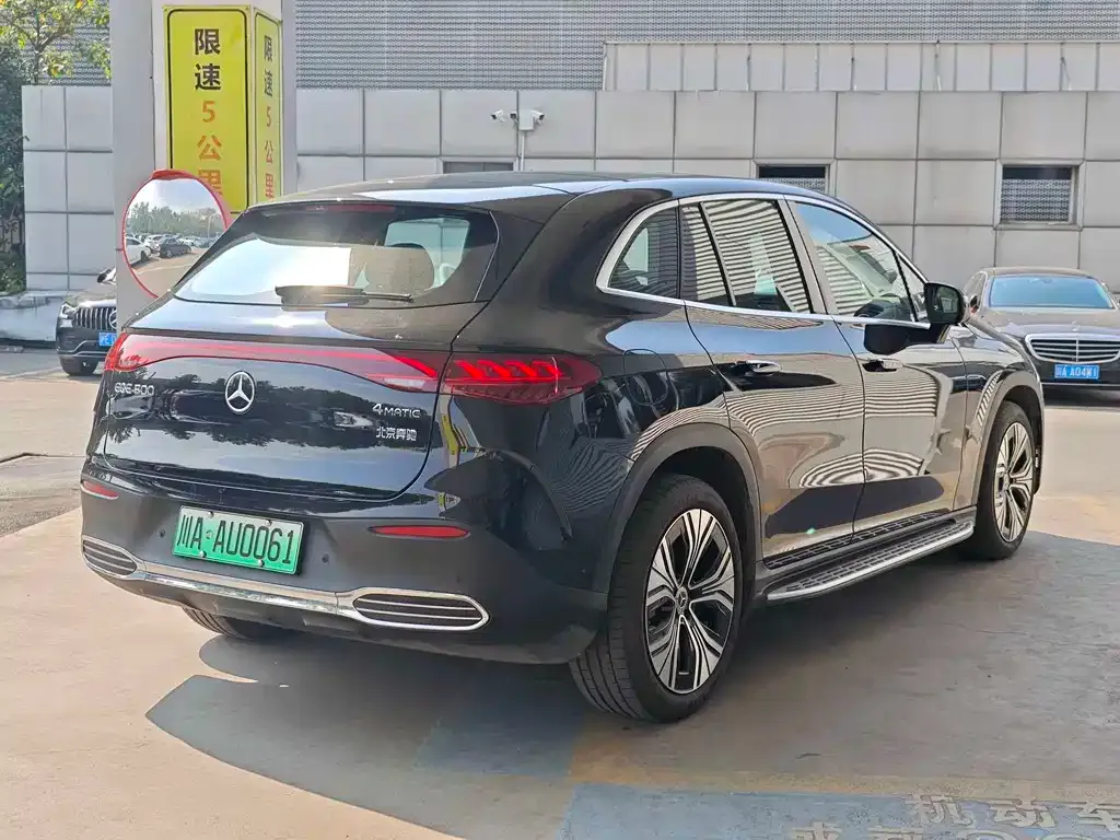 Mercedes-Benz EQE SUV — фото 6