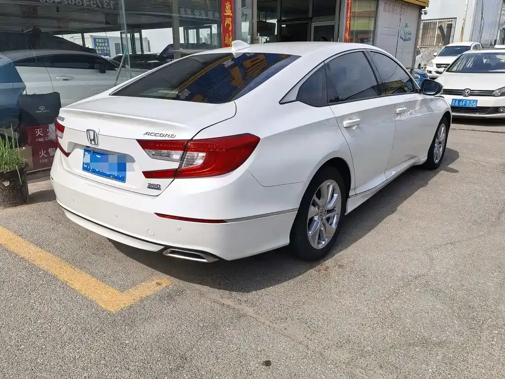 Honda Accord — фото 8