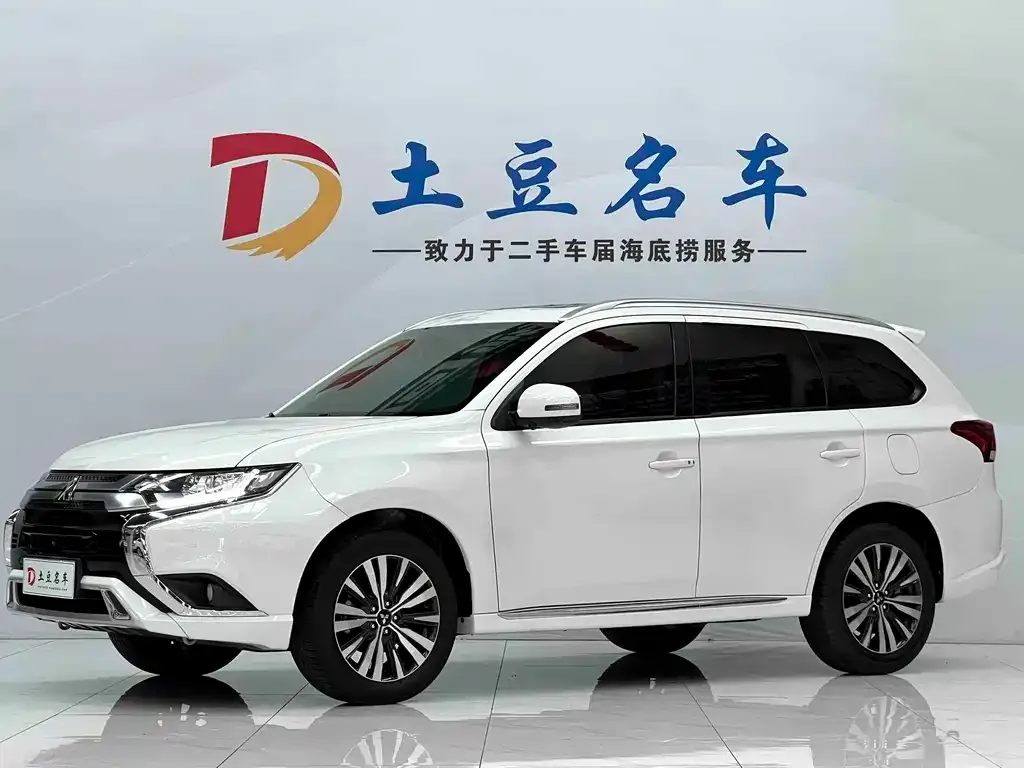 Mitsubishi Outlander — фото 1