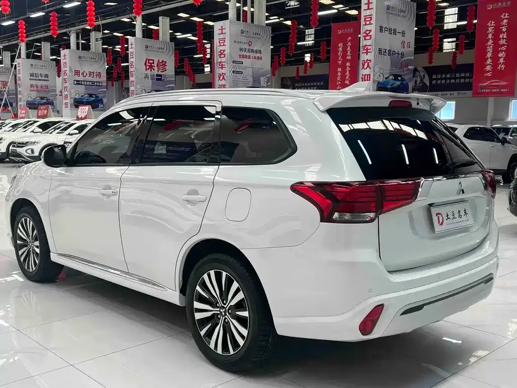 Mitsubishi Outlander — фото 7