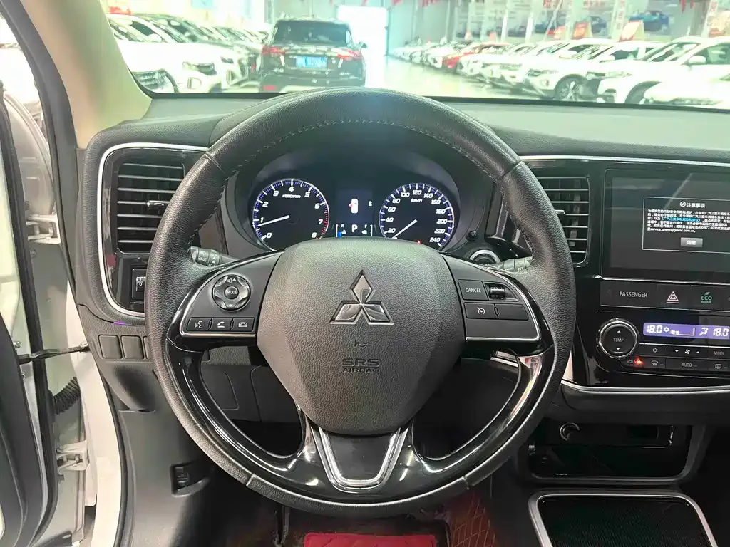 Mitsubishi Outlander — фото 4