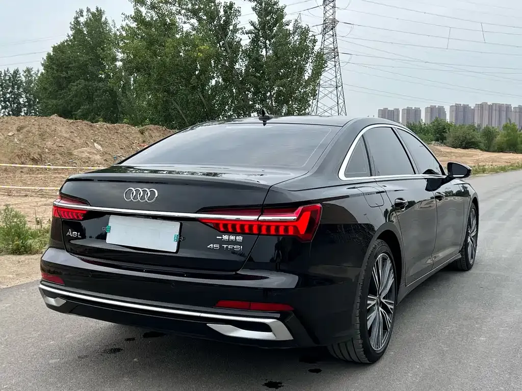 Audi A6L — фото 8
