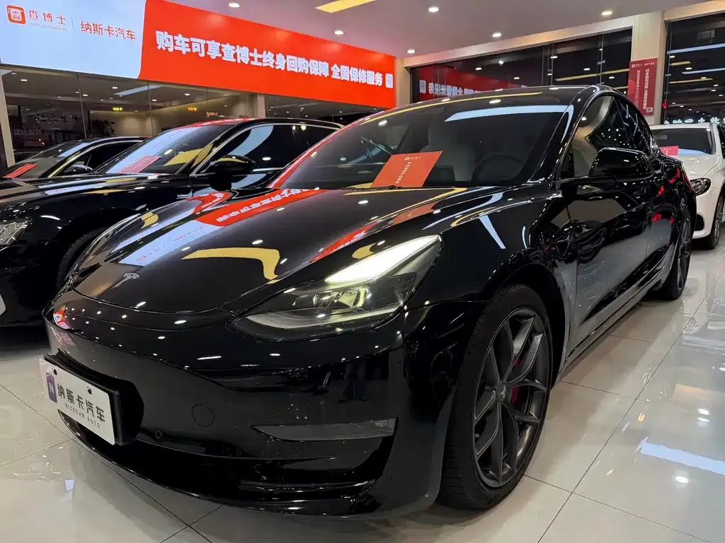 Tesla Model 3 — фото 1