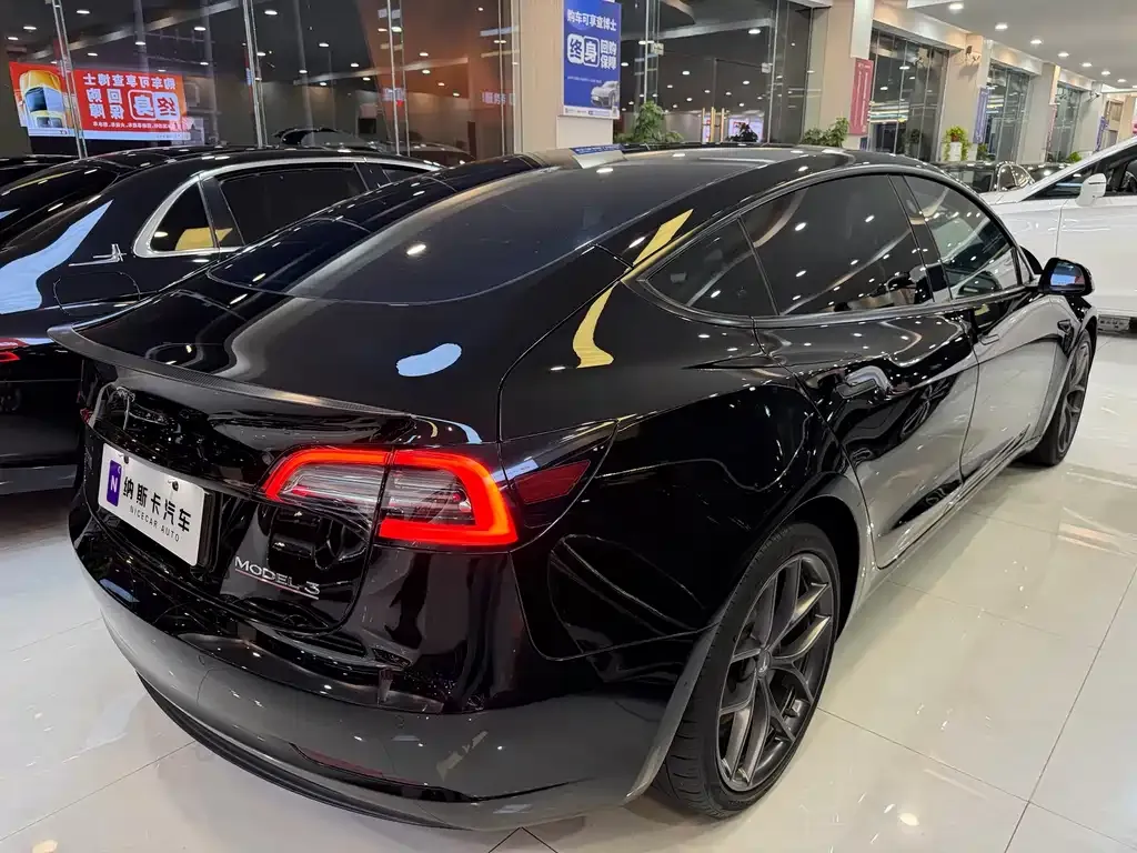 Tesla Model 3 — фото 6