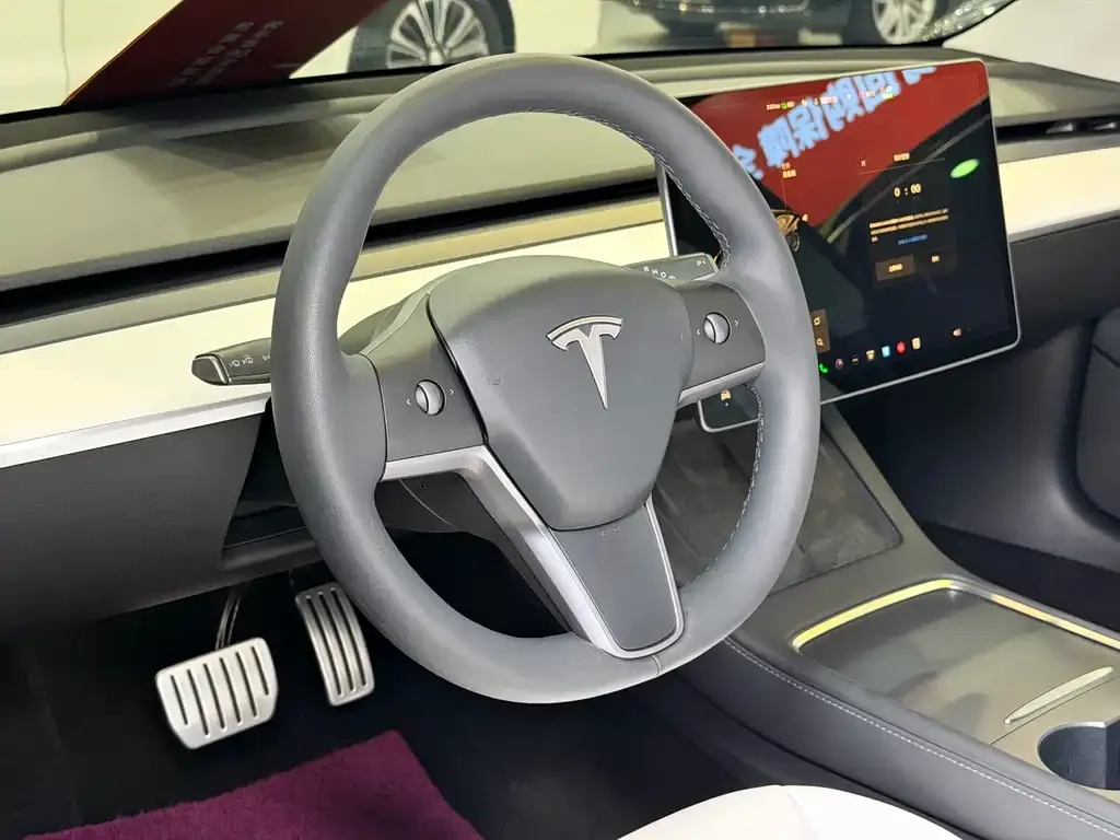 Tesla Model 3 — фото 7