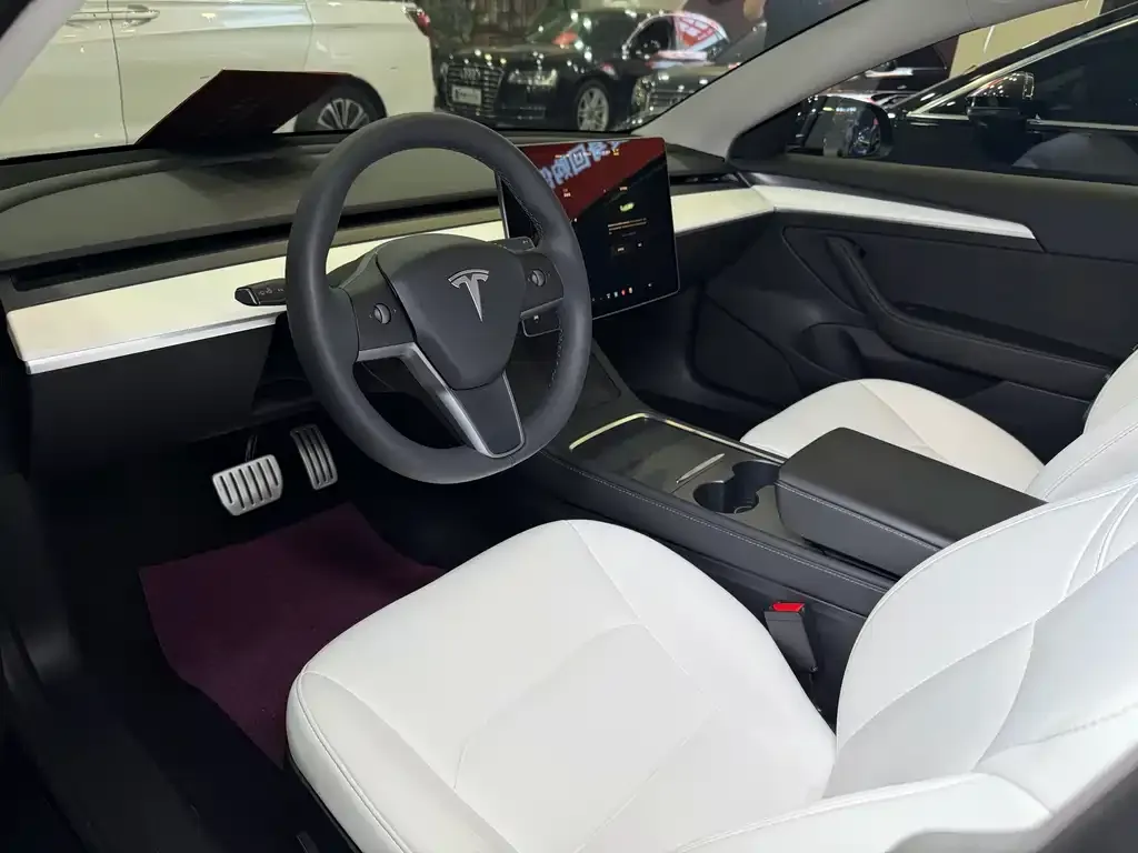 Tesla Model 3 — фото 3