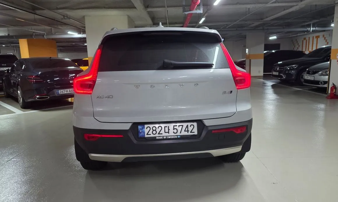 Volvo XC40 — фото 10