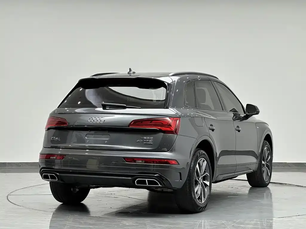 Audi Q5L — фото 5