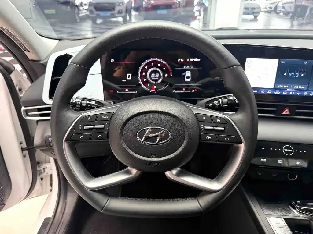 Hyundai Elantra — фото 4