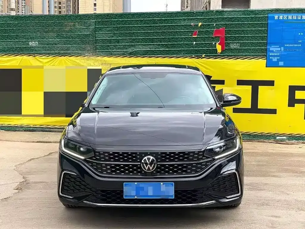 Volkswagen Passat — фото 1