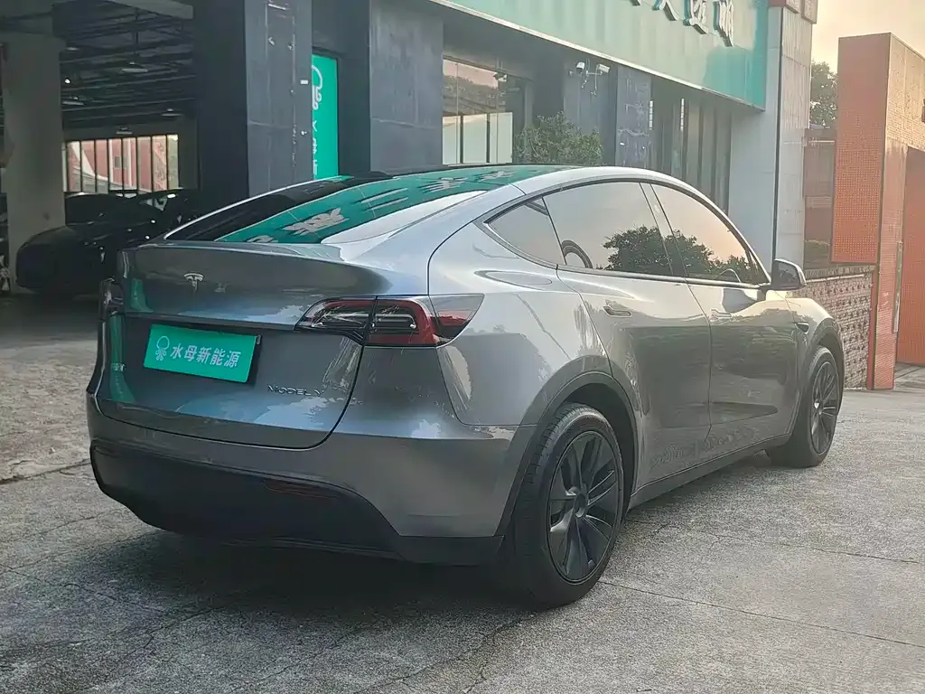 Tesla Model Y — фото 4