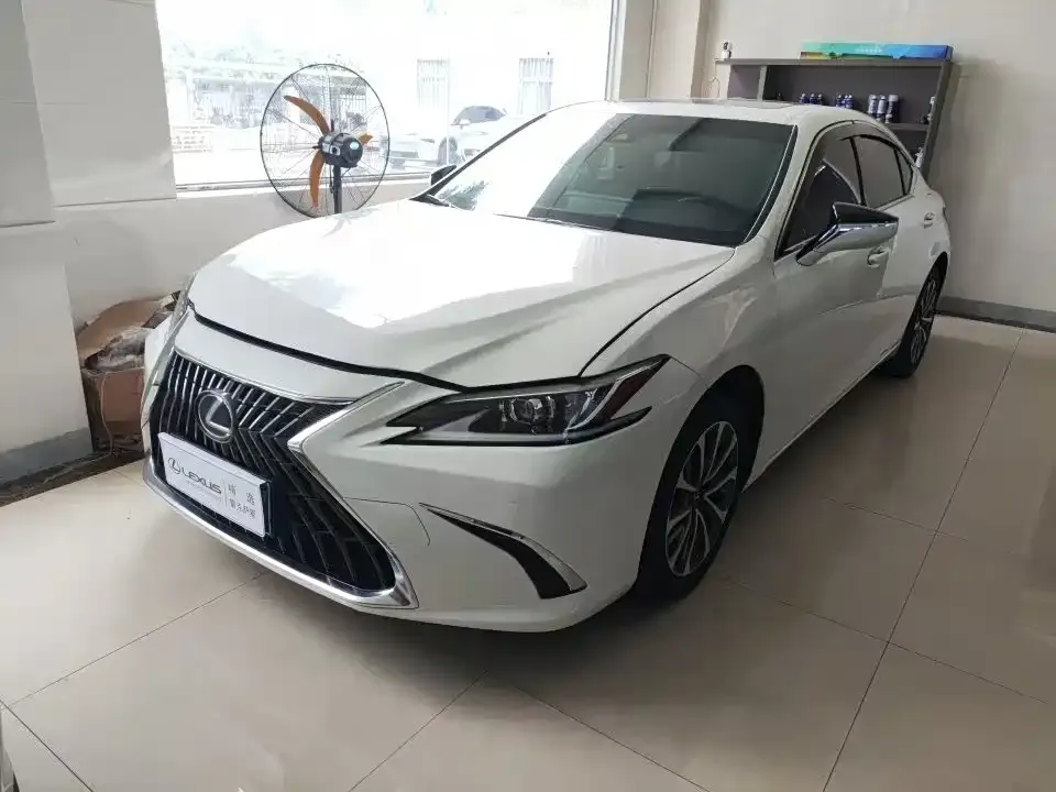Lexus ES — фото 1