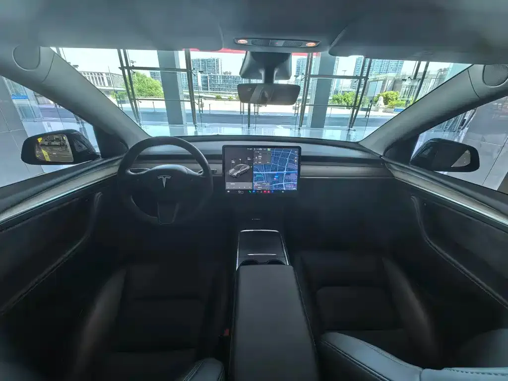 Tesla Model Y — фото 7